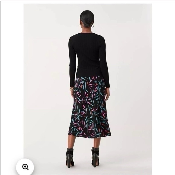 Diane von Furstenberg Mae Crepe Midi Skirt - Picture 4 of 9